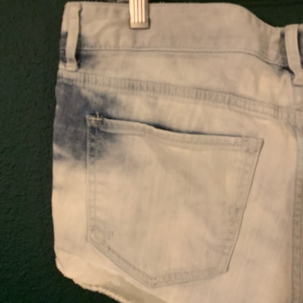 Express Shorts - Picture 8 of 13